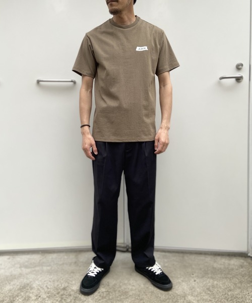 PARKS TOKYO SELECT（パークストウキョウセレクト）の「<AWM>オーロラ FLAG   半袖Tシャツ（Tシャツ/カットソー・メンズ・ブラック/ネイビー系/ブラウン/ホワイト/オフホワイト/ベージュ・LARGE/MEDIUM）」の13枚目の写真