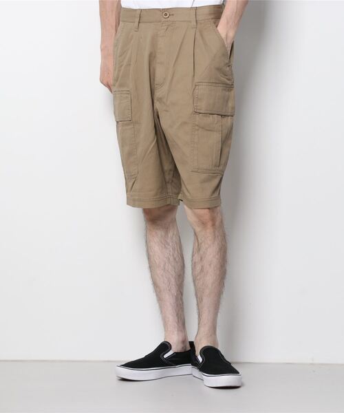 Beno(ビーノ)の「コットンツイル 6ポケット ワイド カーゴ ショートパンツ(カーゴパンツ・メンズ・オフホワイト/ブラック/ベージュ/オリーブ/ネイビー・S/M/L)」の15枚目の写真