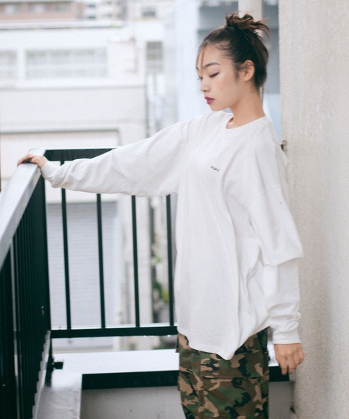 X-girl（エックスガール）の「LAYERED SLEEVE L/S TEE（Tシャツ/カットソー・レディース・ホワイト/ブラック/ベージュ・S/M）」の5枚目の写真