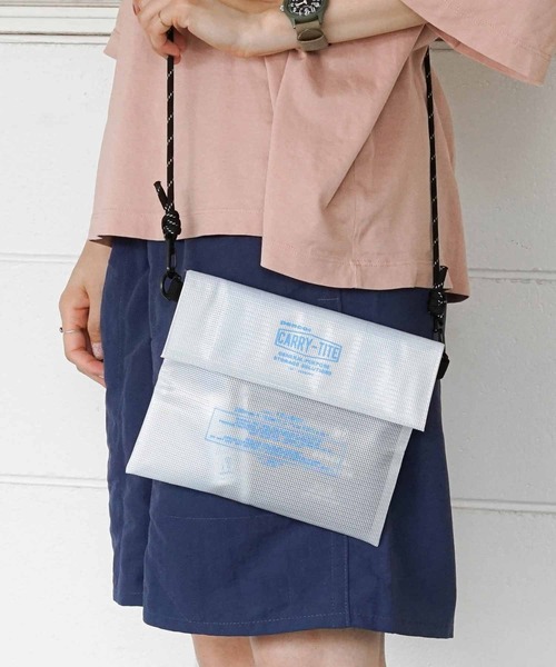 PENCO（ペンコ）の「penco ペンコ キャリータイトケース サコッシュ クリア M（ポーチ・メンズ・オレンジ/ライトブルー・FREE）」の13枚目の写真