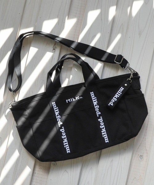 MILKFED.(ミルクフェド)の「TAPE LOGO MINI 2WAYBAG(ショルダーバッグ・レディース・ベージュ/ブラック/ホワイト/ライトピンク・ONE SIZE)」の2枚目の写真