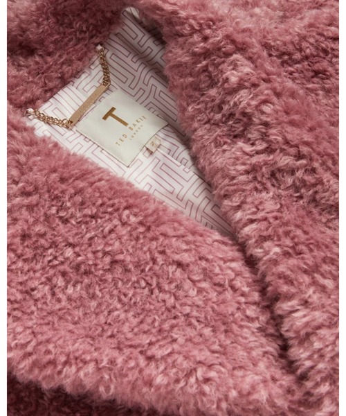 Ted Baker(テッドベーカー)の「KAYYTI エコファー コクーンコート(その他アウター・レディース・ピンク・1/3/2/0)」の8枚目の写真