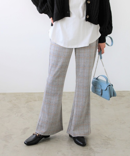 GeeRA(ジーラ)の「カットジャカードフレアーパンツ(その他パンツ・レディース・オフホワイト/グレー・MEDIUM/LARGE)」の1枚目の写真