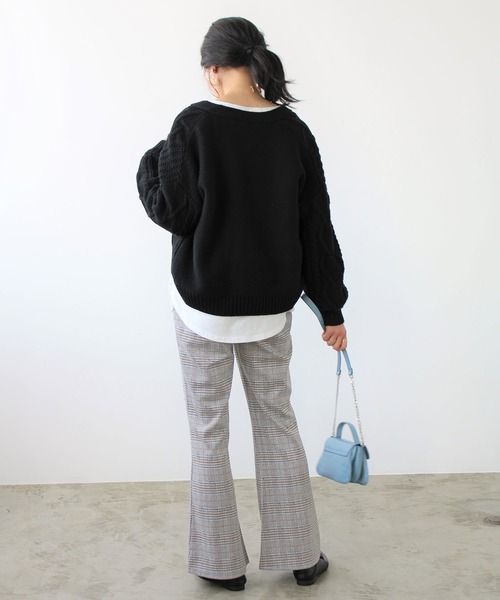 GeeRA(ジーラ)の「カットジャカードフレアーパンツ(その他パンツ・レディース・オフホワイト/グレー・MEDIUM/LARGE)」の4枚目の写真
