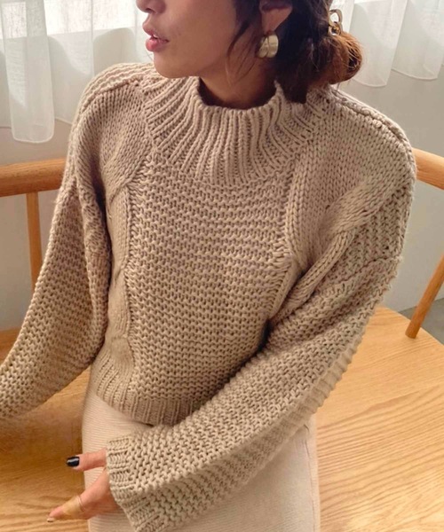 M y u（ミュー）の「【ZOZO限定アイテム】ケーブル編みショート丈ニット（ニット/セーター・レディース・ベージュ/グリーン/アイボリー/モカ・FREE）」の3枚目の写真