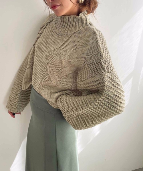 M y u（ミュー）の「【ZOZO限定アイテム】ケーブル編みショート丈ニット（ニット/セーター・レディース・ベージュ/グリーン/アイボリー/モカ・FREE）」の10枚目の写真