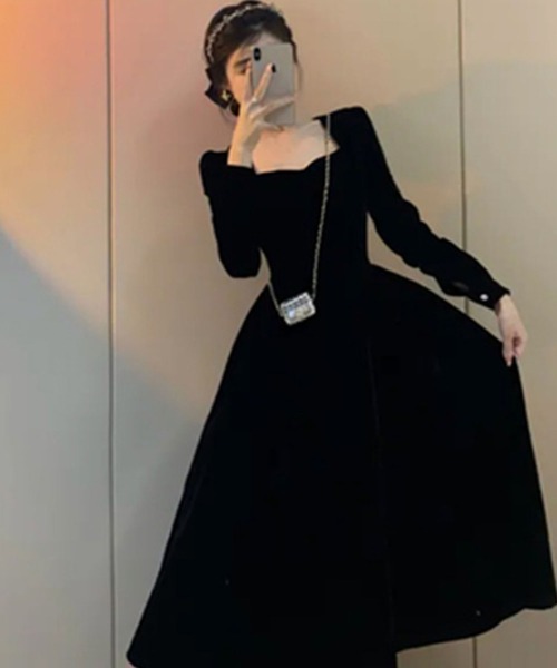 Leja（レジャ）の「【LEJA】スクエアネックベロアロングドレス（ワンピース・レディース・ブラック/レッド/キャメル・FREE）」の8枚目の写真