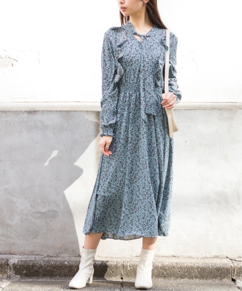 SpRay(スプレイ)の「花柄ボウタイフリルワンピース(ワンピース・レディース・ホワイト/ブラック/グリーン/キャメル・FREE)」の2枚目の写真