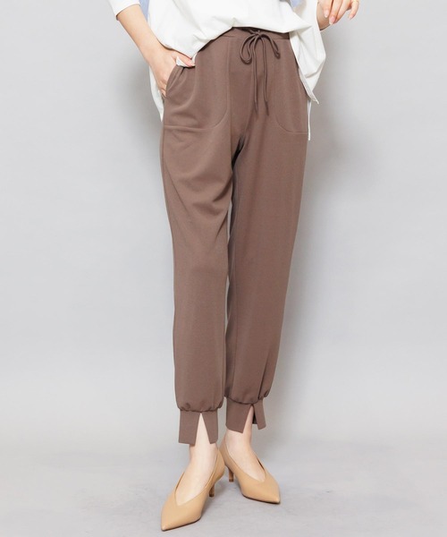 mili an deni(ミリアンデニ)の「ペアスキンフロントスリットテーパードパンツ(その他パンツ・レディース・ブラック/アイボリー/エメラルド/アッシュグレー/ネイビー/ブルー/スミクロ・L/M)」の4枚目の写真