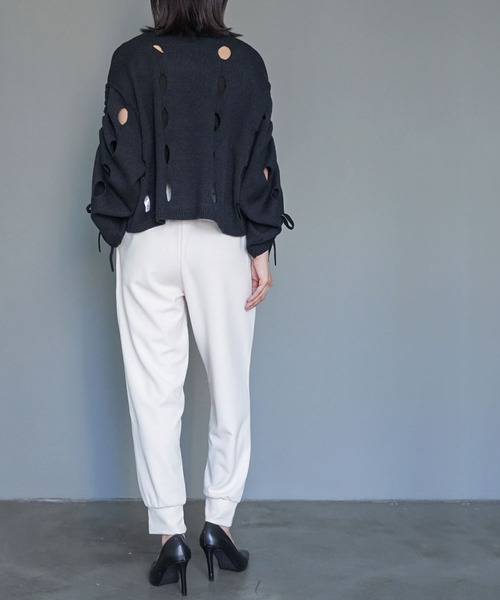 mili an deni(ミリアンデニ)の「ペアスキンフロントスリットテーパードパンツ(その他パンツ・レディース・ブラック/アイボリー/エメラルド/アッシュグレー/ネイビー/ブルー/スミクロ・L/M)」の9枚目の写真