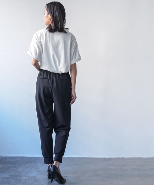 mili an deni(ミリアンデニ)の「ペアスキンフロントスリットテーパードパンツ(その他パンツ・レディース・ブラック/アイボリー/エメラルド/アッシュグレー/ネイビー/ブルー/スミクロ・L/M)」の12枚目の写真