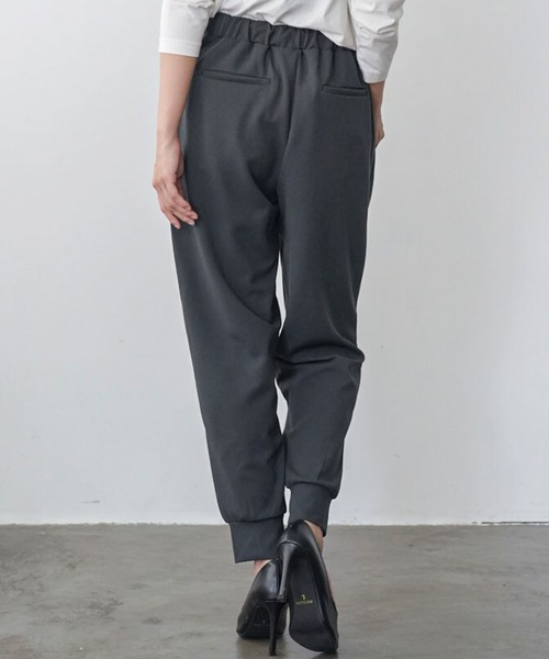 mili an deni(ミリアンデニ)の「ペアスキンフロントスリットテーパードパンツ(その他パンツ・レディース・ブラック/アイボリー/エメラルド/アッシュグレー/ネイビー/ブルー/スミクロ・L/M)」の14枚目の写真