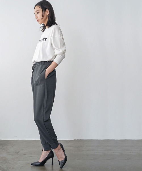 mili an deni(ミリアンデニ)の「ペアスキンフロントスリットテーパードパンツ(その他パンツ・レディース・ブラック/アイボリー/エメラルド/アッシュグレー/ネイビー/ブルー/スミクロ・L/M)」の15枚目の写真