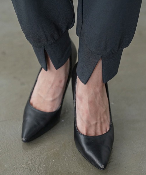 mili an deni(ミリアンデニ)の「ペアスキンフロントスリットテーパードパンツ(その他パンツ・レディース・ブラック/アイボリー/エメラルド/アッシュグレー/ネイビー/ブルー/スミクロ・L/M)」の21枚目の写真