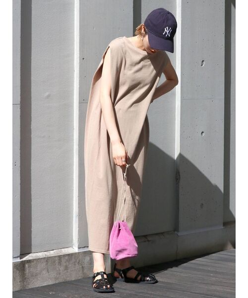 Ungrid（アングリッド）の「ショルダータックカットワンピース（ワンピース・レディース・オフホワイト/ベージュ/ブラック/ブルー・FREE）」の13枚目の写真