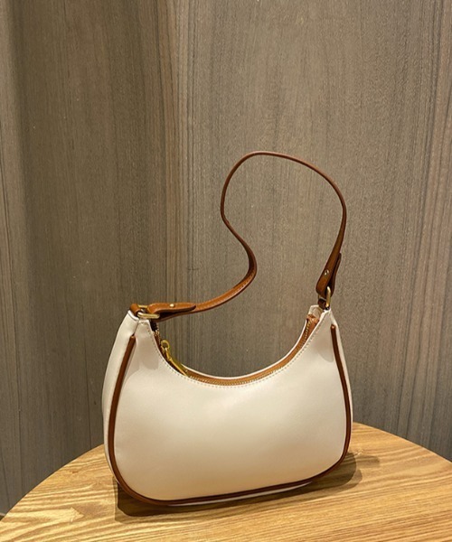 yuue' ( wear )（ユーイ）の「シンプル ショルダーバッグ（ショルダーバッグ・レディース・ホワイト/ブラック/ブラウン・FREE）」の5枚目の写真