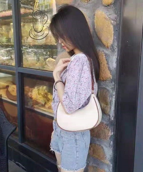 yuue' ( wear )（ユーイ）の「シンプル ショルダーバッグ（ショルダーバッグ・レディース・ホワイト/ブラック/ブラウン・FREE）」の21枚目の写真