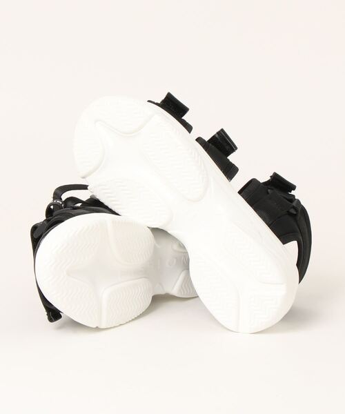 by LOVEiT（バイラビット）の「厚底ロゴテープサンダル（サンダル・キッズ・オフホワイト/ブラック・23cm/22cm/24cm/21cm）」の3枚目の写真