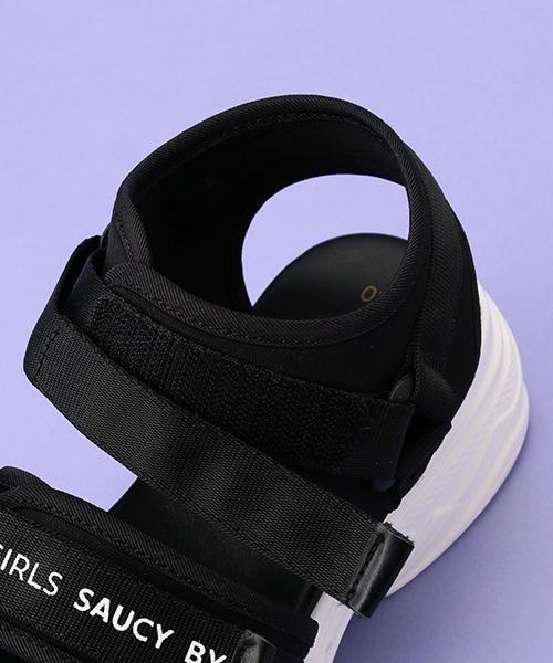 by LOVEiT（バイラビット）の「厚底ロゴテープサンダル（サンダル・キッズ・オフホワイト/ブラック・23cm/22cm/24cm/21cm）」の7枚目の写真