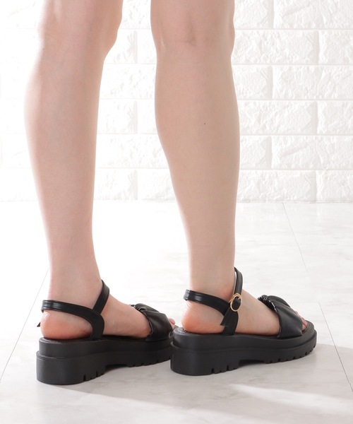 美品　emmiのギャザーストラップサンダル　24.5 emmi エミ 厚底 ギャザーストラップサンダル ブラック 23.5cm 新品