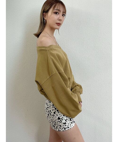 GYDA（ジェイダ）の「GYDA embroidery ピグメントオフショル スウェットトップス（スウェット・レディース・マスタード/チャコールグレー/アイボリー・FREE）」の8枚目の写真