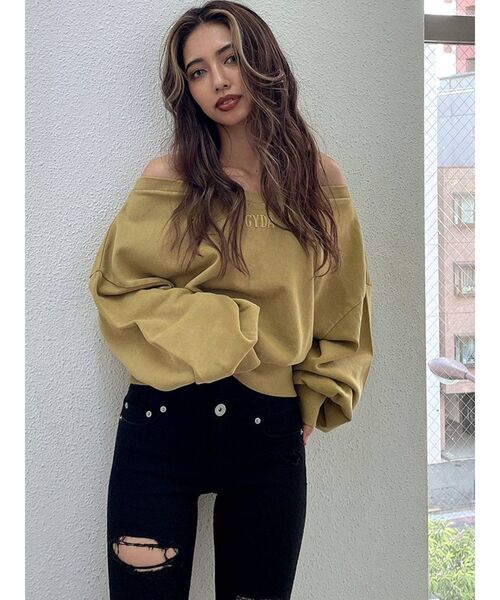 GYDA（ジェイダ）の「GYDA embroidery ピグメントオフショル スウェットトップス（スウェット・レディース・マスタード/チャコールグレー/アイボリー・FREE）」の11枚目の写真