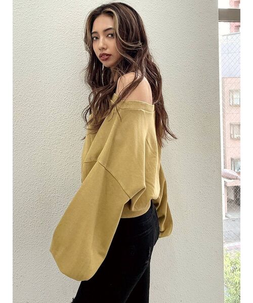 GYDA（ジェイダ）の「GYDA embroidery ピグメントオフショル スウェットトップス（スウェット・レディース・マスタード/チャコールグレー/アイボリー・FREE）」の12枚目の写真