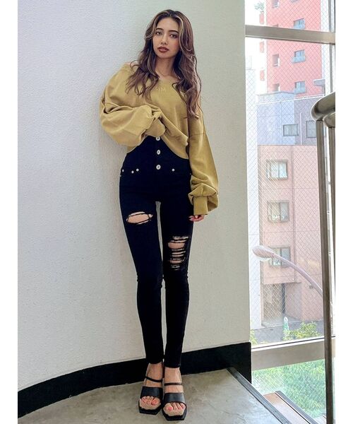 GYDA（ジェイダ）の「GYDA embroidery ピグメントオフショル スウェットトップス（スウェット・レディース・マスタード/チャコールグレー/アイボリー・FREE）」の14枚目の写真