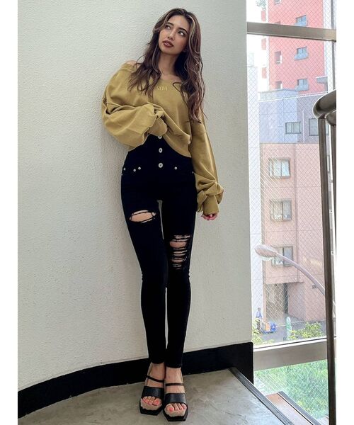 GYDA（ジェイダ）の「GYDA embroidery ピグメントオフショル スウェットトップス（スウェット・レディース・マスタード/チャコールグレー/アイボリー・FREE）」の15枚目の写真