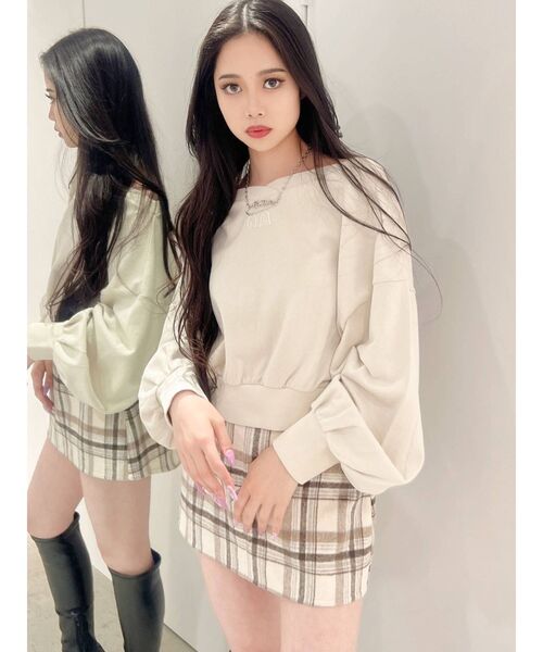 GYDA（ジェイダ）の「GYDA embroidery ピグメントオフショル スウェットトップス（スウェット・レディース・マスタード/チャコールグレー/アイボリー・FREE）」の17枚目の写真