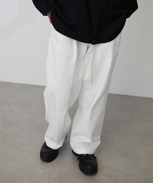 Lui's（ルイス）の「【Neucon / ニューコン】 ベルテッドデニムパンツ（デニムパンツ・メンズ・ネイビー/オフホワイト・1/2）」の8枚目の写真