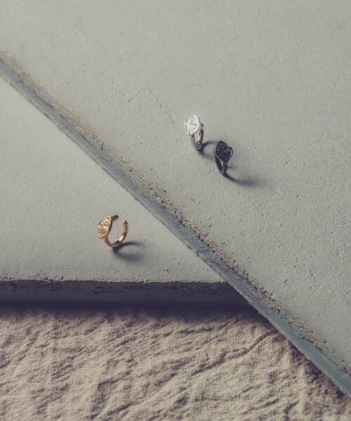 and cloud（アンドクラウド）の「Windcrest Earring S / Single（イヤリング・レディース・ブラック/シルバー/イエローゴールド・FREE）」の3枚目の写真