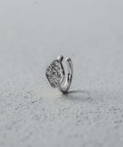 and cloud（アンドクラウド）の「Windcrest Earring S / Single（イヤリング・レディース・ブラック/シルバー/イエローゴールド・FREE）」の5枚目の写真