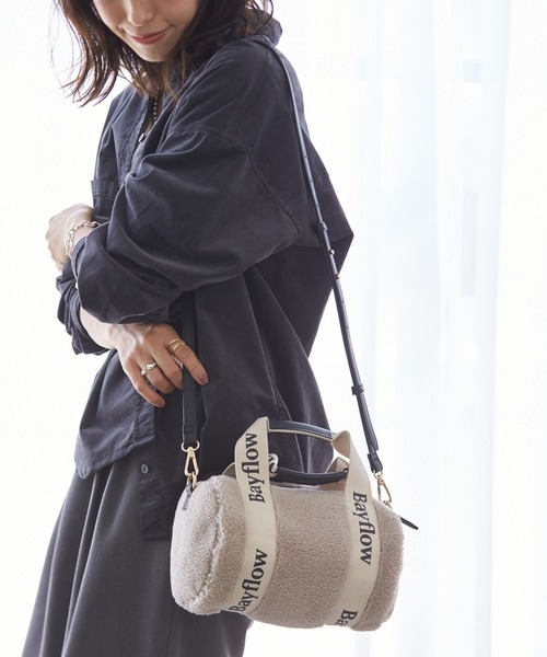 BAYFLOW（ベイフロー）の「ロゴテープボアドラム（ショルダーバッグ・レディース・ベージュ/アイボリー・FREE）」の4枚目の写真