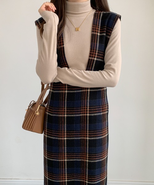 ECLIN（エクラン）の「バックスリットチェック柄ロングジャンパースカート（ジャンパースカート・レディース・ネイビー/チャコールグレー/ベージュ・M/L）」の6枚目の写真