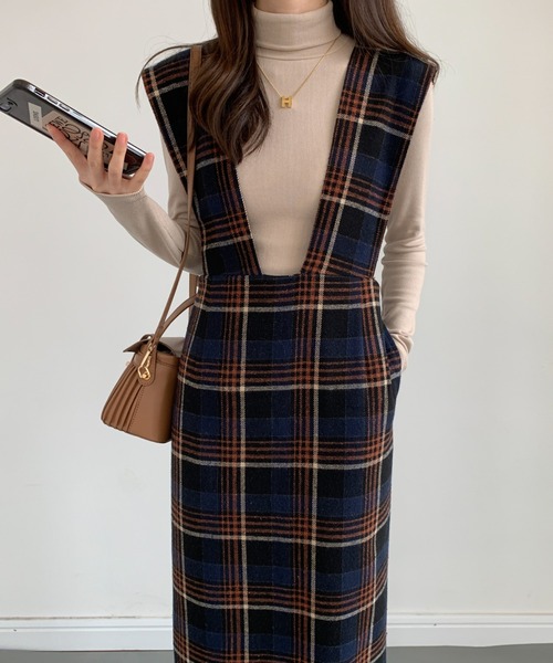 ECLIN（エクラン）の「バックスリットチェック柄ロングジャンパースカート（ジャンパースカート・レディース・ネイビー/チャコールグレー/ベージュ・M/L）」の4枚目の写真