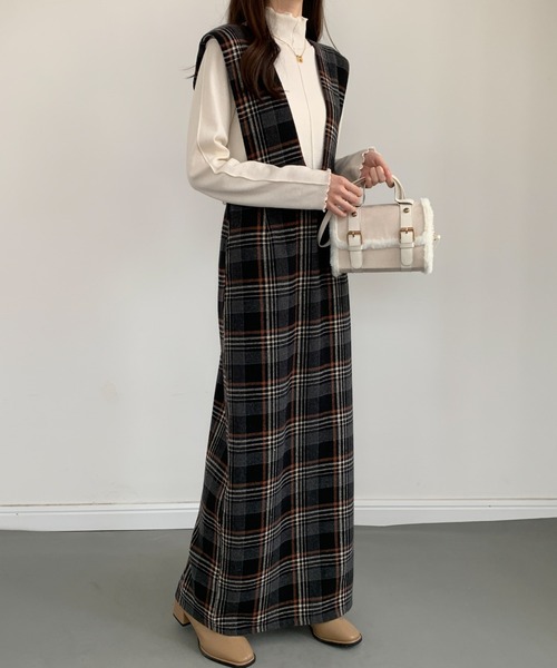ECLIN（エクラン）の「バックスリットチェック柄ロングジャンパースカート（ジャンパースカート・レディース・ネイビー/チャコールグレー/ベージュ・M/L）」の5枚目の写真