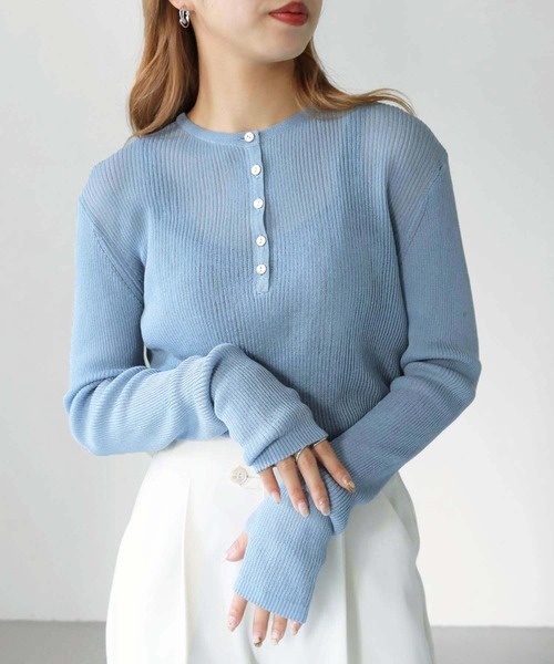 HER CLOSET（ハークローゼット）の「【shemoshelly】WEB限定ヘンリーネックフィンガーホールシアーリブニット（ニット/セーター・レディース・ブラウン/オレンジ/ブルー/ブラック/アイボリー・M）」の4枚目の写真