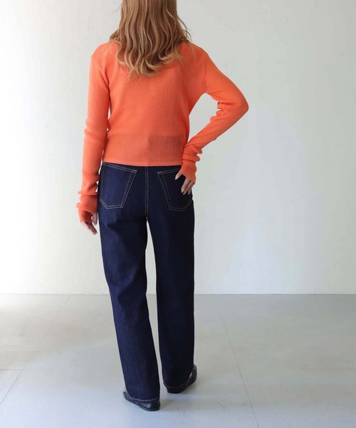 HER CLOSET（ハークローゼット）の「【shemoshelly】WEB限定ヘンリーネックフィンガーホールシアーリブニット（ニット/セーター・レディース・ブラウン/オレンジ/ブルー/ブラック/アイボリー・M）」の15枚目の写真