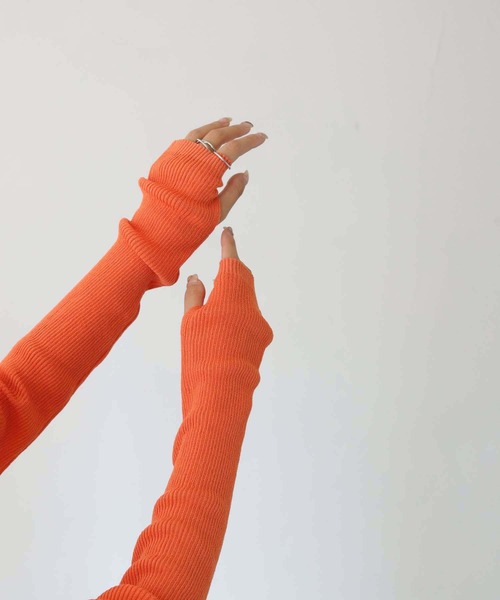 HER CLOSET（ハークローゼット）の「【shemoshelly】WEB限定ヘンリーネックフィンガーホールシアーリブニット（ニット/セーター・レディース・ブラウン/オレンジ/ブルー/ブラック/アイボリー・M）」の18枚目の写真