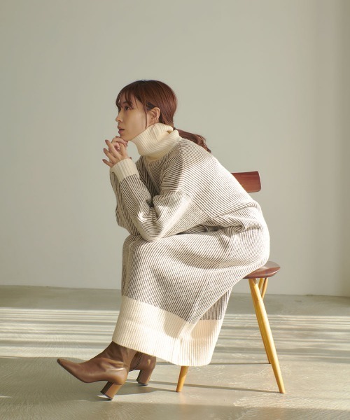 marjour(マージュール)の「STRIPE TURTLE KNIT ONEPIECE(ワンピース・レディース・モカ・M)」の1枚目の写真