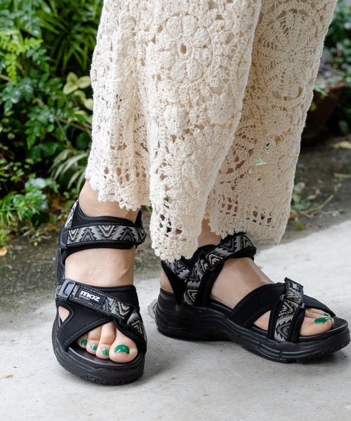 BETTY CLUB（ベティクラブ）の「moz(モズ)クロスベルト厚底クッションスポーツサンダル（サンダル・レディース・キャメル/ブラック×ホワイト/マルチ/ベージュ/シルバー・M/LL/L/S）」の8枚目の写真