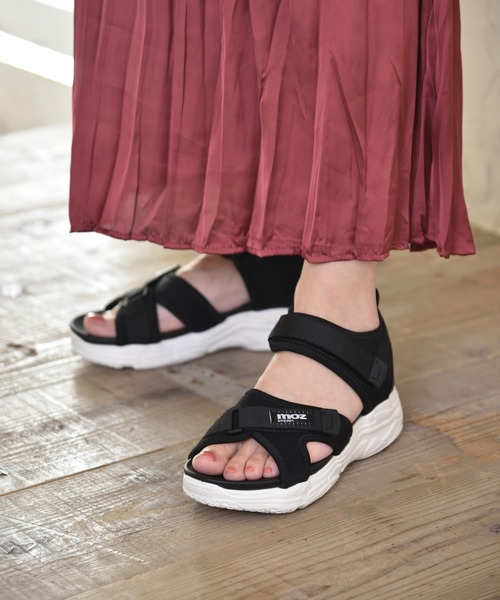 BETTY CLUB（ベティクラブ）の「moz(モズ)クロスベルト厚底クッションスポーツサンダル（サンダル・レディース・キャメル/ブラック×ホワイト/マルチ/ベージュ/シルバー・M/LL/L/S）」の13枚目の写真