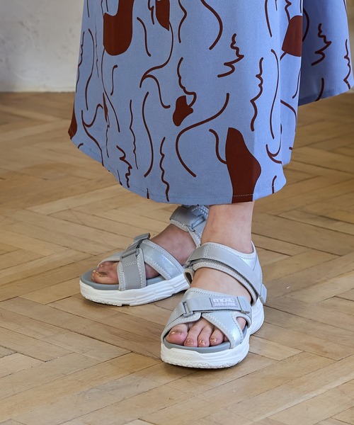 BETTY CLUB（ベティクラブ）の「moz(モズ)クロスベルト厚底クッションスポーツサンダル（サンダル・レディース・キャメル/ブラック×ホワイト/マルチ/ベージュ/シルバー・M/LL/L/S）」の14枚目の写真