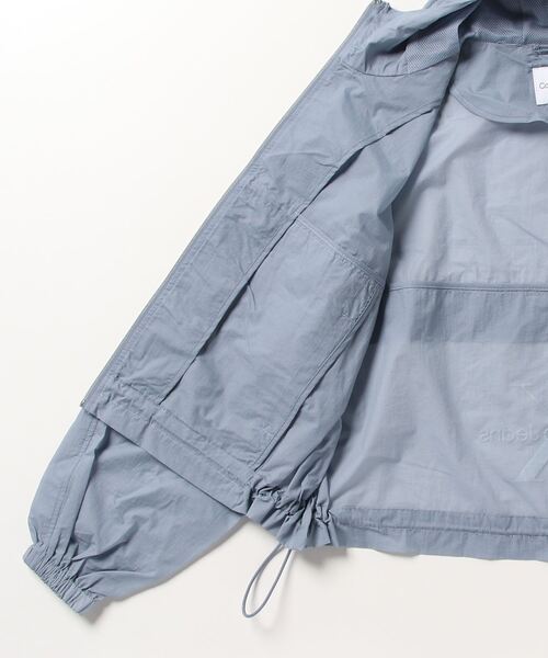 Calvin Klein Jeans(カルヴァンクラインジーンズ)の「Calvin Klein Jeans(カルバンクラインジーンズ)アクアシェルウィンドブレーカー(その他アウター・レディース・その他18/ブルー・S)」の4枚目の写真