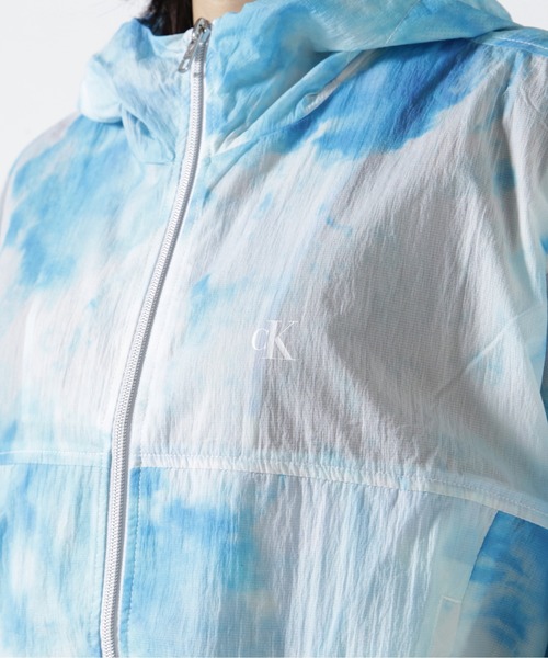 Calvin Klein Jeans(カルヴァンクラインジーンズ)の「Calvin Klein Jeans(カルバンクラインジーンズ)アクアシェルウィンドブレーカー(その他アウター・レディース・その他18/ブルー・S)」の13枚目の写真