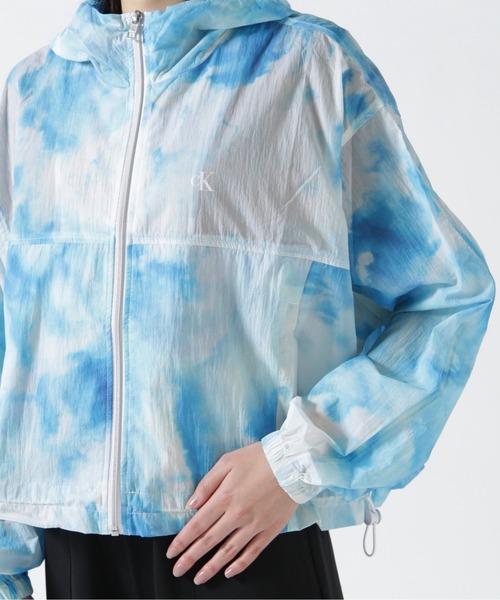 Calvin Klein Jeans(カルヴァンクラインジーンズ)の「Calvin Klein Jeans(カルバンクラインジーンズ)アクアシェルウィンドブレーカー(その他アウター・レディース・その他18/ブルー・S)」の14枚目の写真