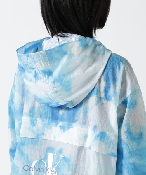Calvin Klein Jeans(カルヴァンクラインジーンズ)の「Calvin Klein Jeans(カルバンクラインジーンズ)アクアシェルウィンドブレーカー(その他アウター・レディース・その他18/ブルー・S)」の18枚目の写真
