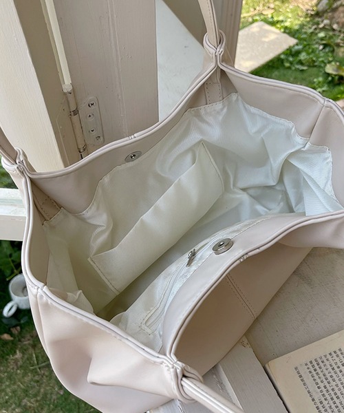 meJane(ミージェーン)の「クラシカルダブルハンドル トートバッグ(トートバッグ・レディース・アイボリー/ブラック・FREE)」の6枚目の写真