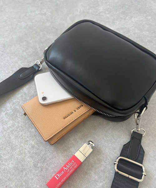 Miscere（ミスケーレ）の「◇【マルチケース付き】スクエアミニショルダーバッグ GLBG-001（ショルダーバッグ・レディース・アイボリー/ブラック・FREE）」の8枚目の写真